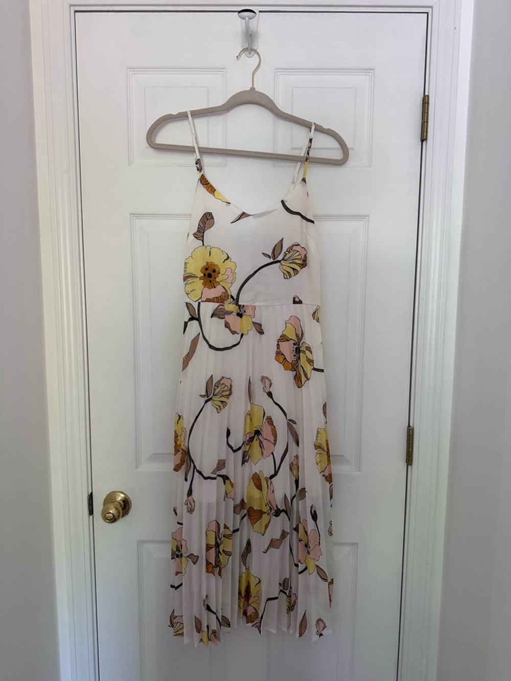 Floral Pleated Spaghetti Strap Midi Dress in White & Yellow